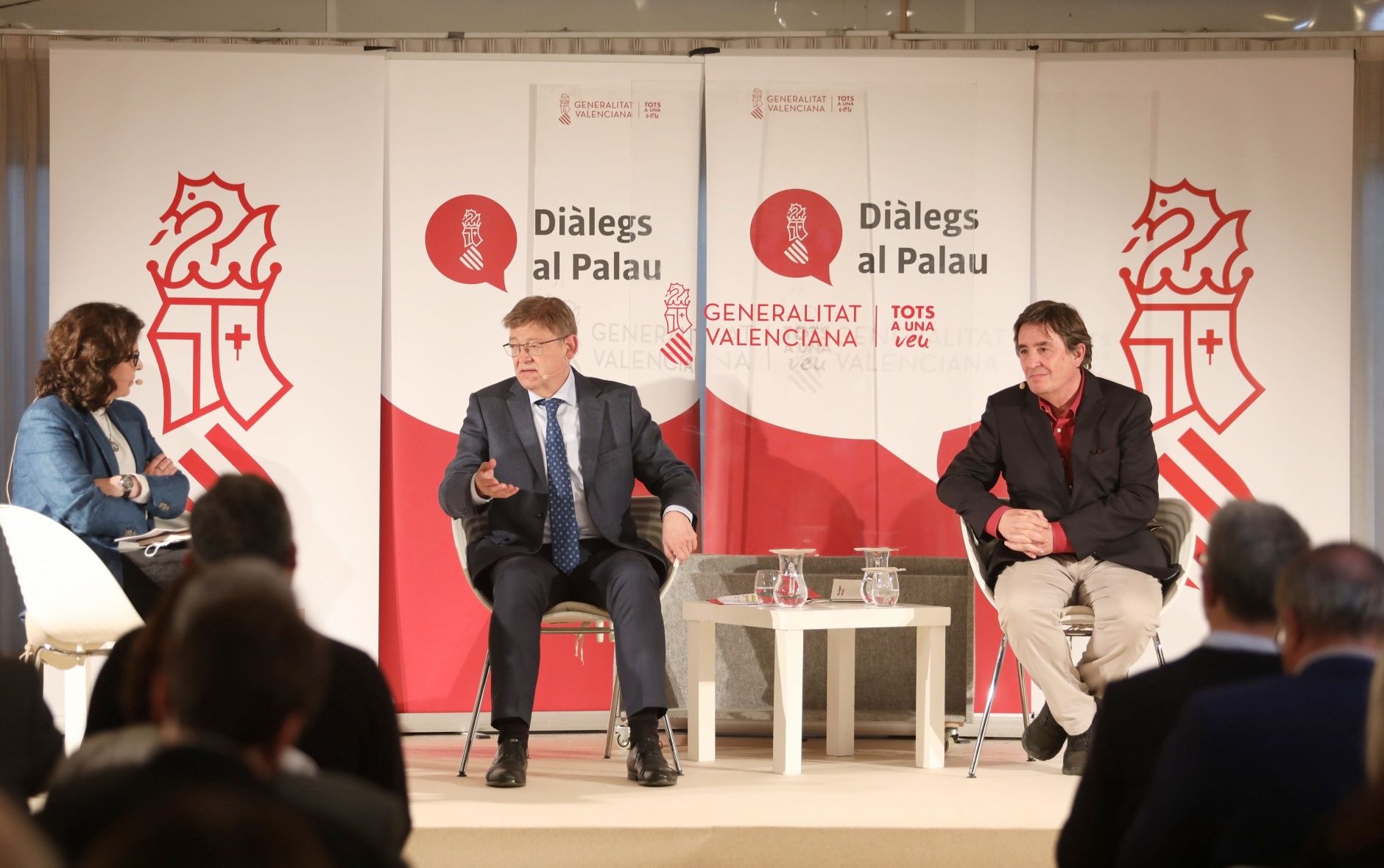 Diálogos del Palau con Ximo Puig y Luis García Montero en Villa Amparo