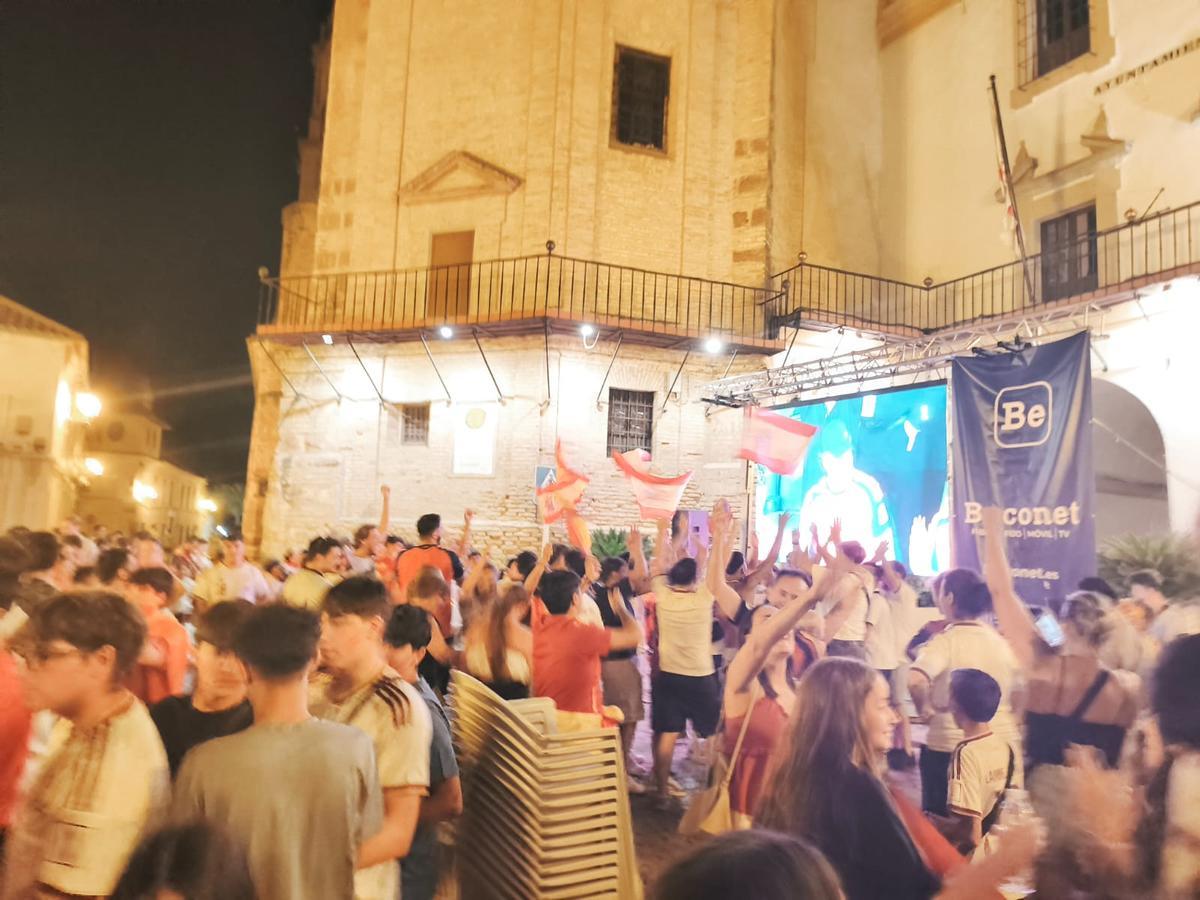 Así vive la provincia de Córdoba la final del Mundial: pantallas en las plazas y miles de aficionados Así vive la provincia de Córdoba la final del Mundial: pantallas en las plazas y miles de aficionados