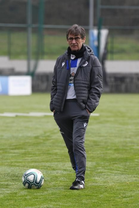 Los jugadores se ejercitan tras el partido ante el Zaragoza.