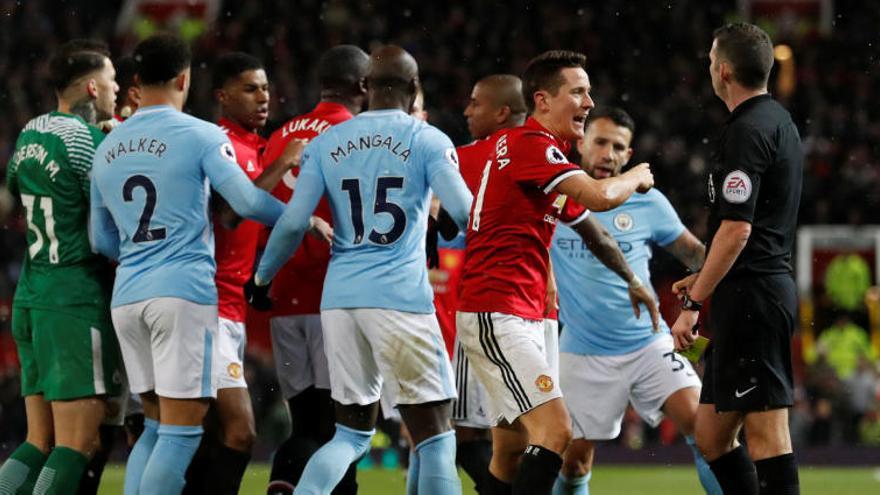 Pelea en vestuarios en el derbi de Manchester