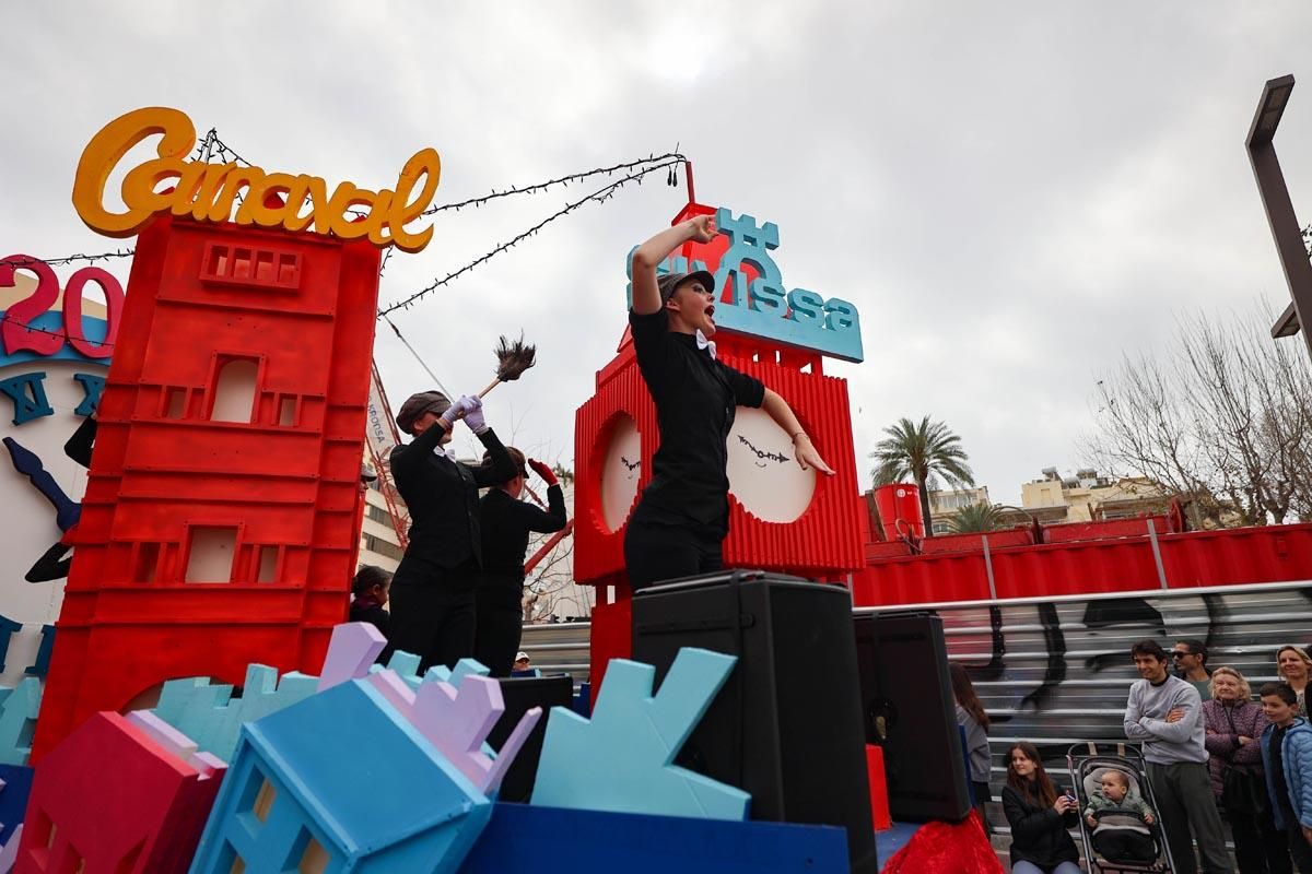 Búscate en las imágenes de la rúa de Carnaval de Ibiza