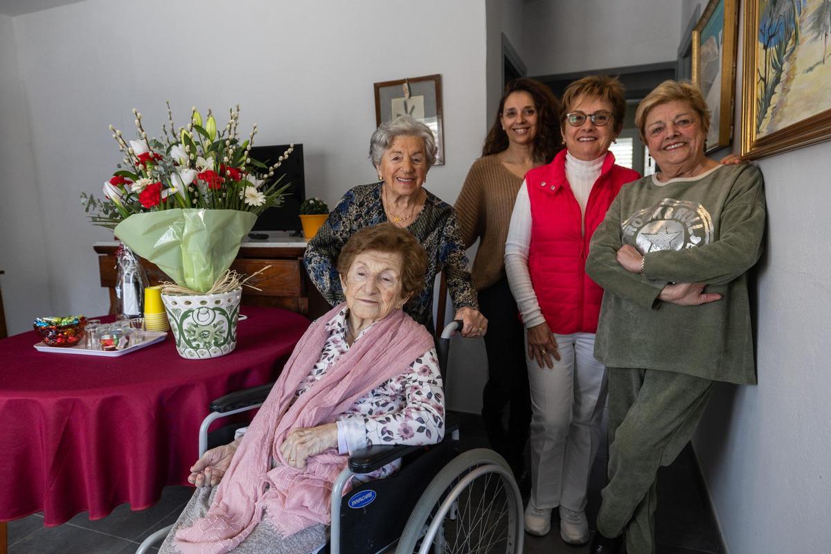 Galería: Cumpleaños de las mujeres centenarias de Can Felix en Puig des Molins