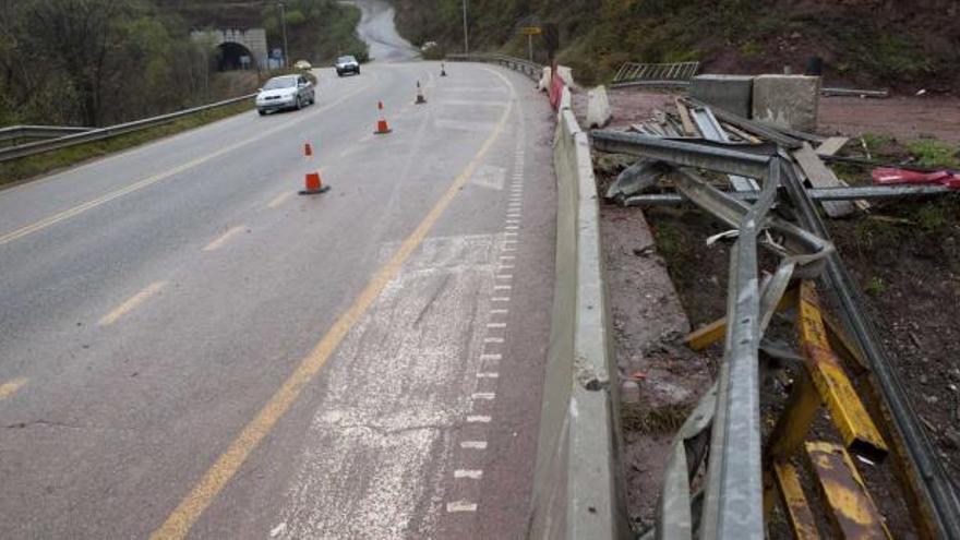 El tramo en el que se produjo el accidente, con uno de los túneles de Riaño al fondo.