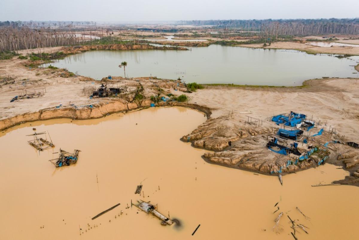 Paisaje de una explotación minera de oro en la Amazonía