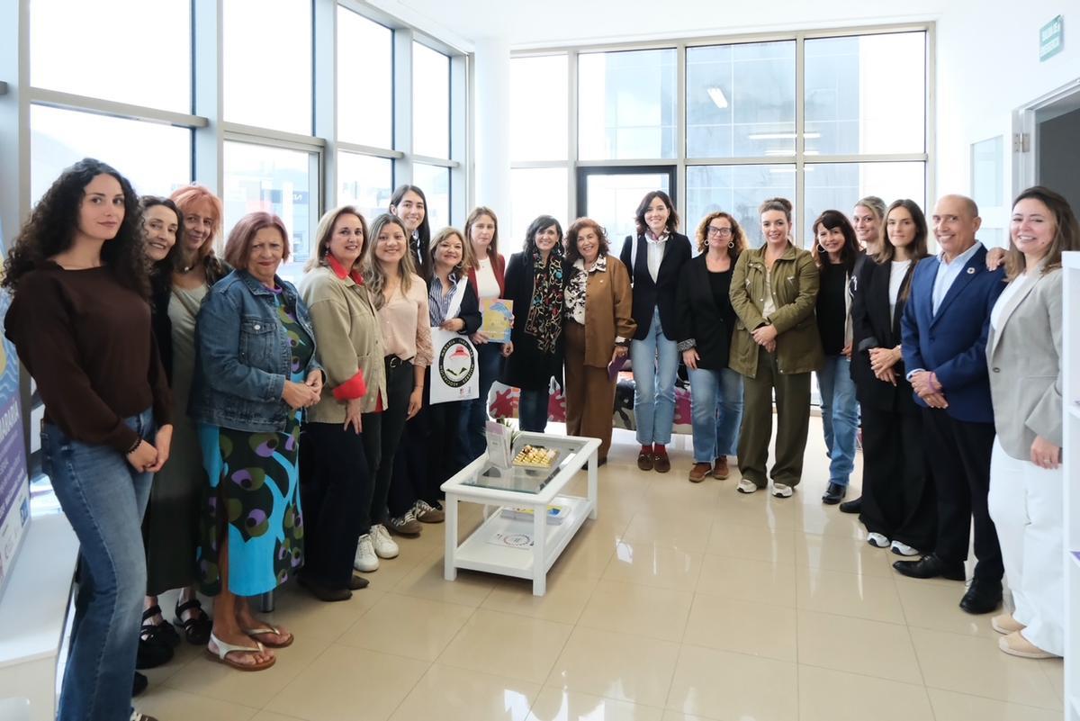 Visita de la secretaria de Estado de Igualdad, María Guijarro a la Asociación Mararía en Arrecife