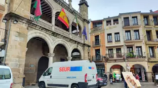 Minuto de silencio y banderas a media asta en Plasencia por la mujer asesinada