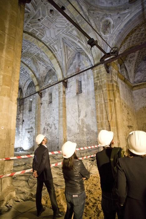 Visita de la alcaldesa de Gijón y los portavoces municipales a las obras de Tabacalera