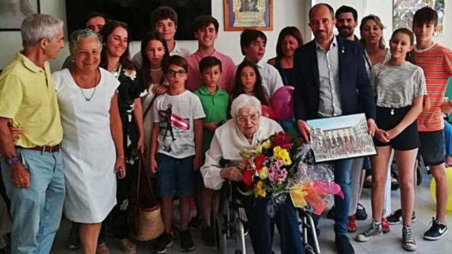 Homenatge a Margarita Lladó Mulí en la celebració del seu centenari