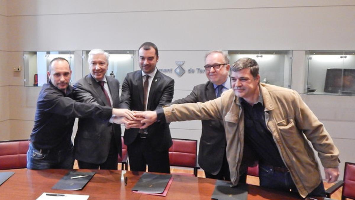 Ayuntamiento y agentes sociales y económicos de Terrassa firman un pacto por la promoción industrial del municipio