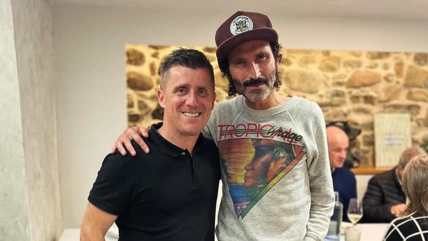 Leiva disfruta en Tazones de la mejor gastronomía asturiana: así fue la escapada del cantante a Villaviciosa