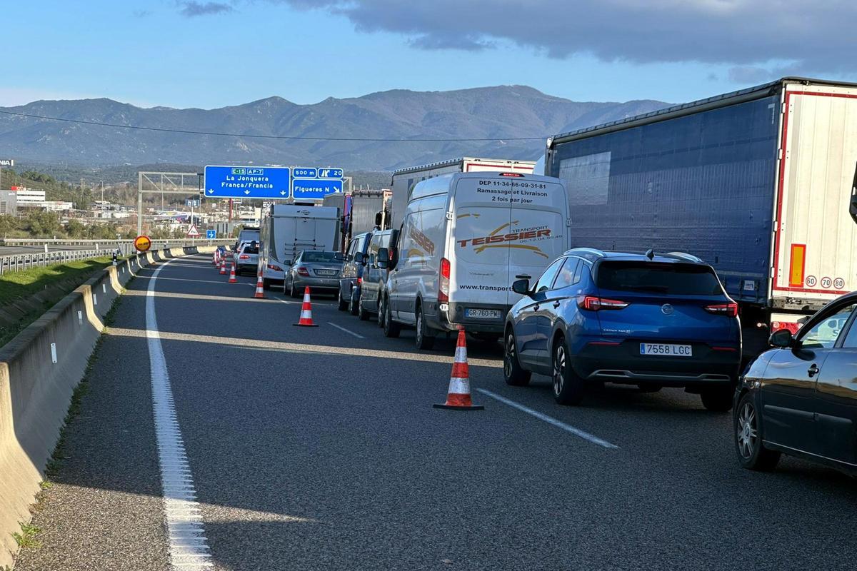 L'autopista l'AP-7 a l'altura de Figueres Nord.