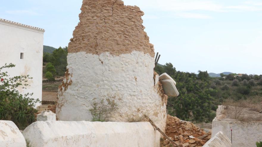 Torre derrumbada por el temporal en la finca de Can Pere Musson de Sant Llorenç.