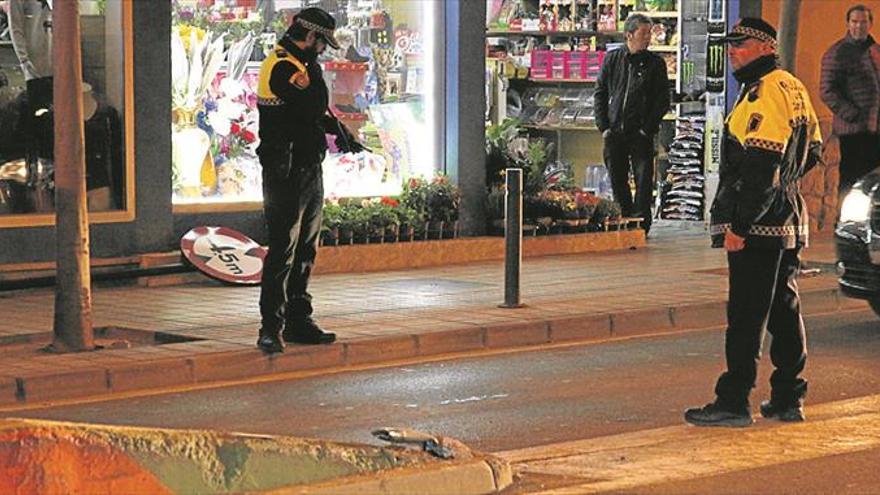 choca contra un muro en la avenida alcora