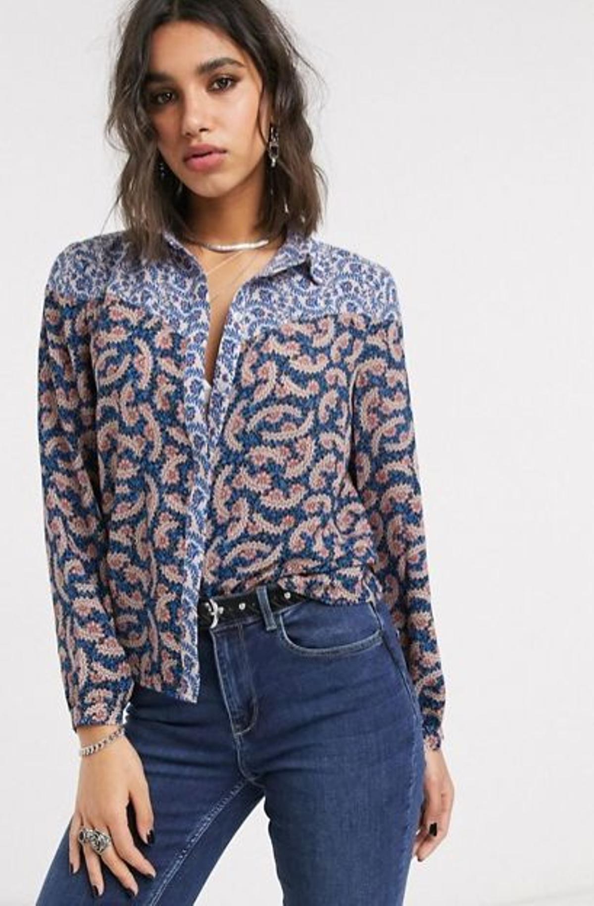 Camisa de estampado paisley (Precio: 24,65 euros)