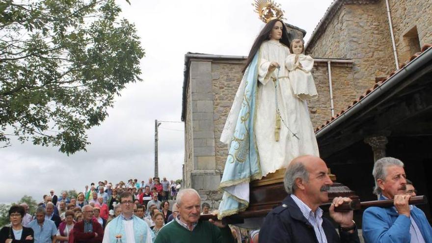 La Virgen del Fresno da paso a San Miguel en Grado