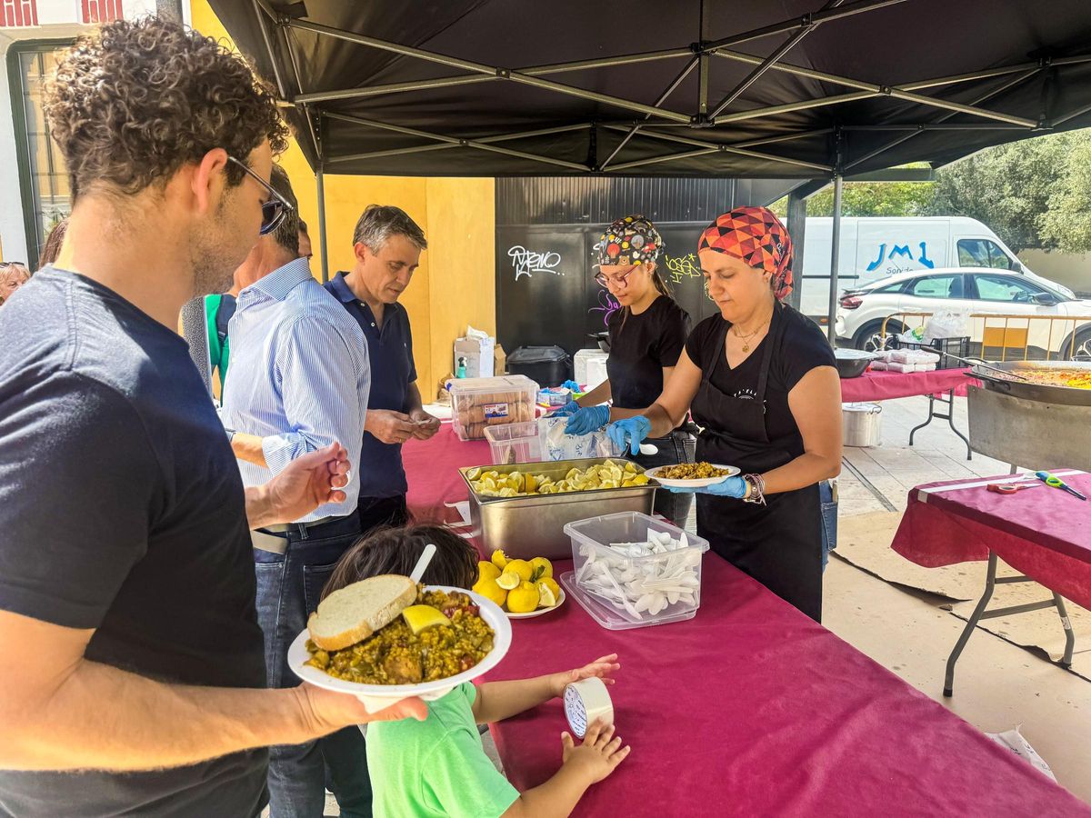 La jornada también incluyó una paella gigante para cerca de 400 personas.
