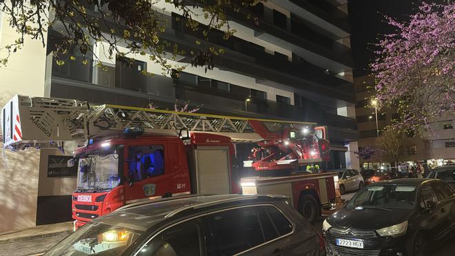 Fotogalería | Incendio en la calle Roma de Cáceres