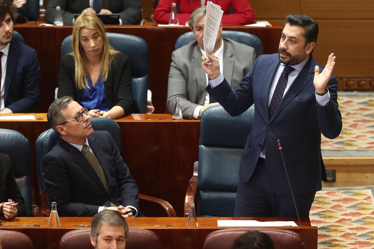 El portavoz del PP en la Asamblea de Madrid, Carlos Díaz-Pache, interviene durante una sesión plenaria en la Asamblea de Madrid.