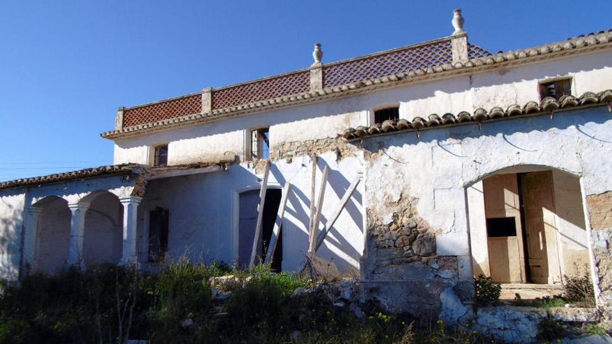 Se desploma el valioso «riurau» de una villa protegida del XIX de Xàbia