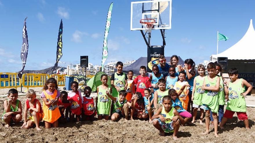 Los más pequeños también disfrutaron de la experiencia en Las Canteras.