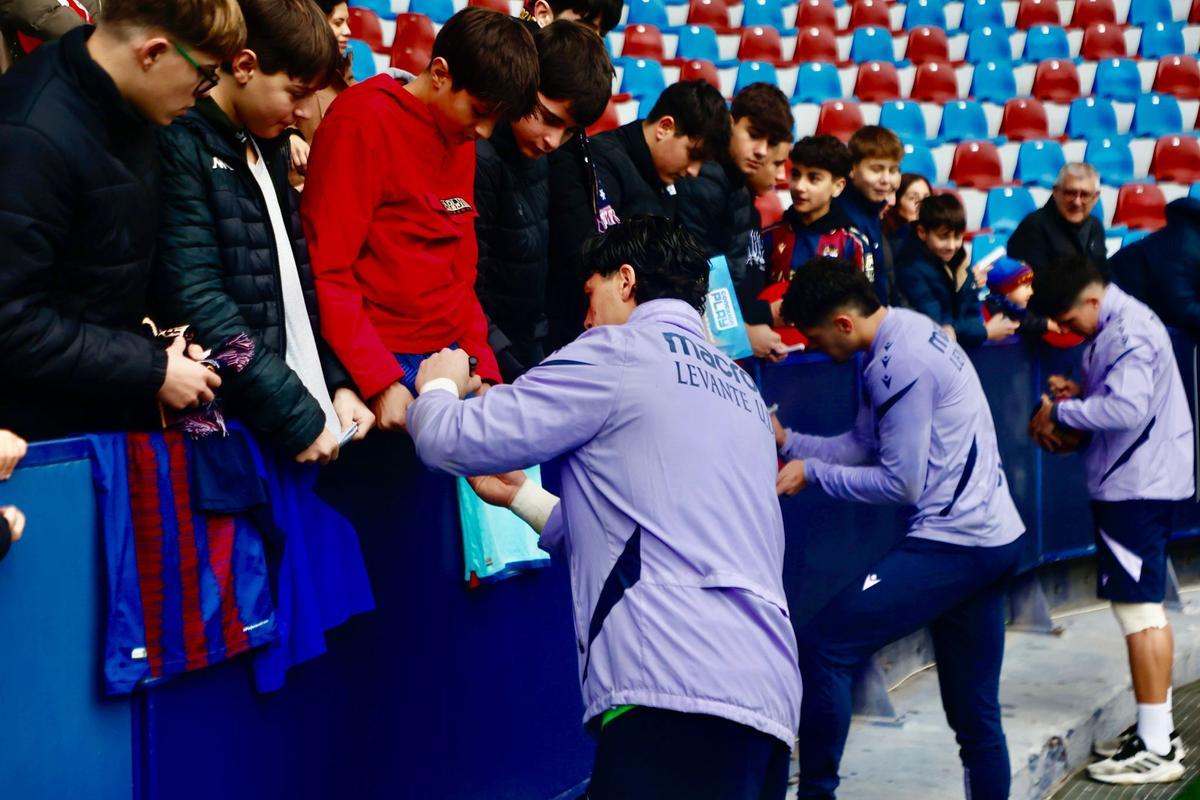Entrenamiento a puertas abiertas del Levante UD