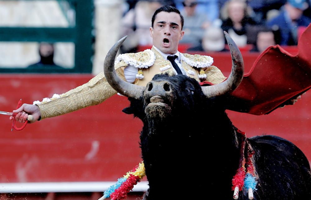 Corrida de toros de la Feria de Fallas con toros de Victoriano del Río-Toros de Cortés para Sebastián Castella, Miguel Ángel Perera y Román.