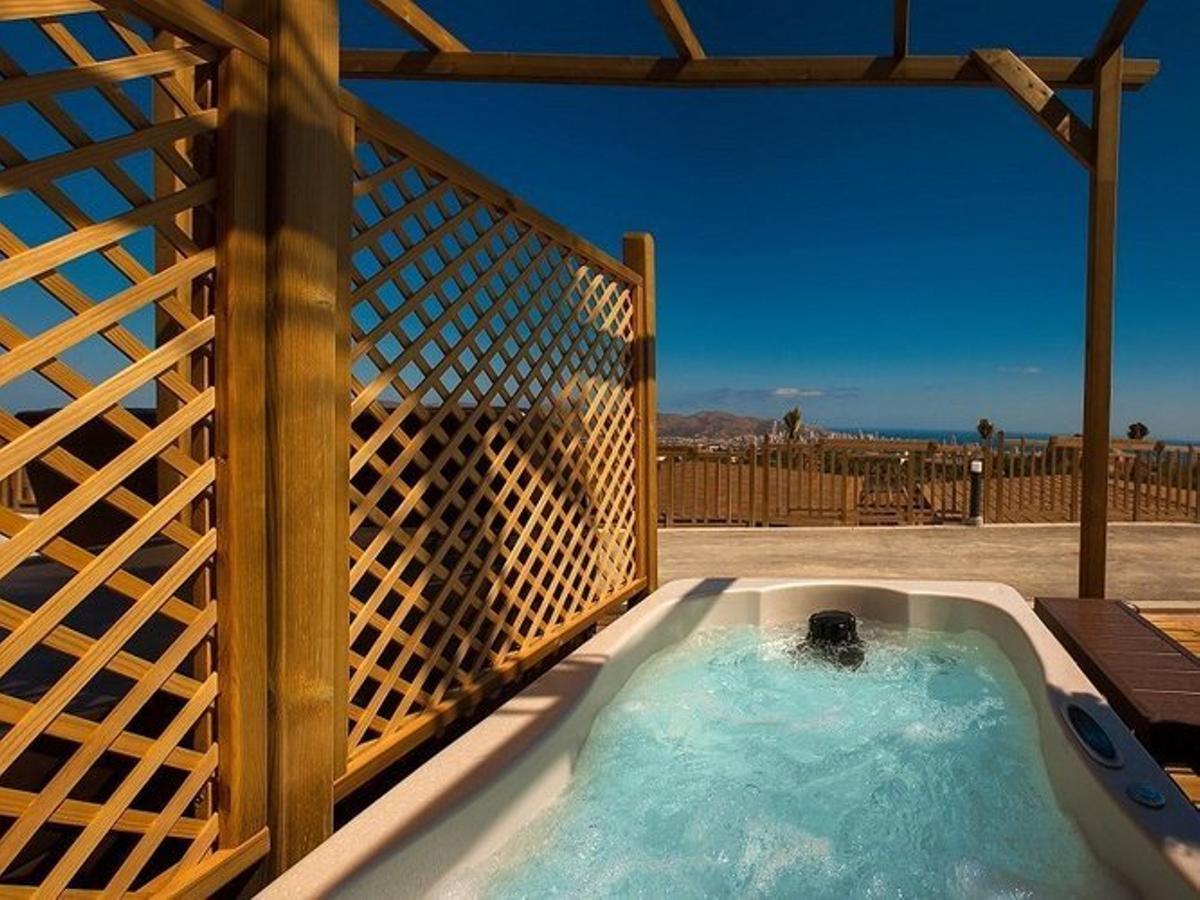 Polynesian Jacuzzi Yacht Club