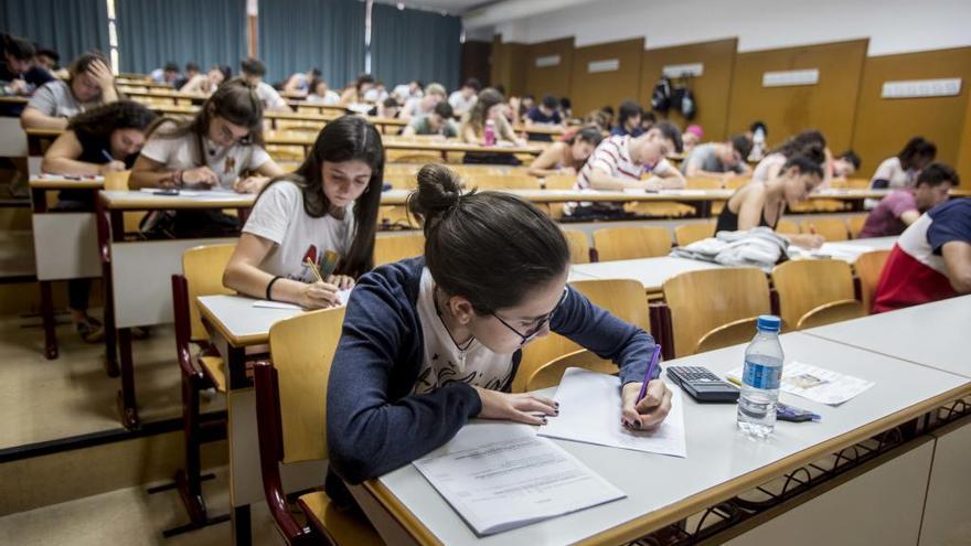 La Universidad de Valencia analizará cuántos alumnos llegan de otras comunidades por el examen de Matemáticas de Selectividad