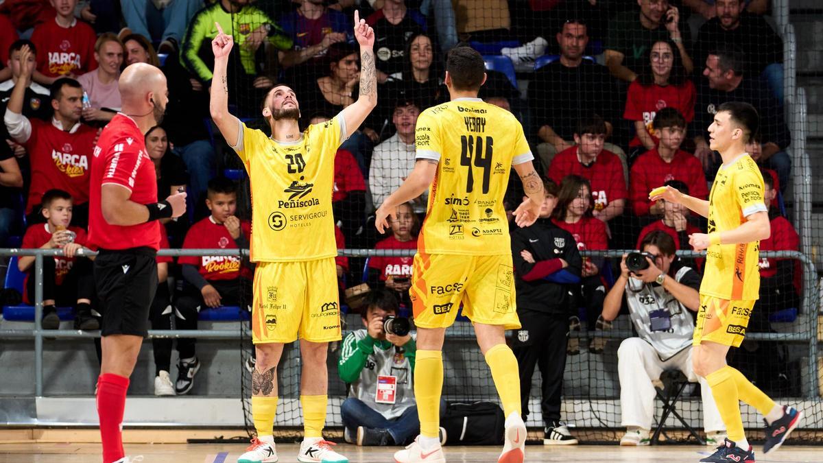 Histórico liderato del Peñíscola en Barcelona.
