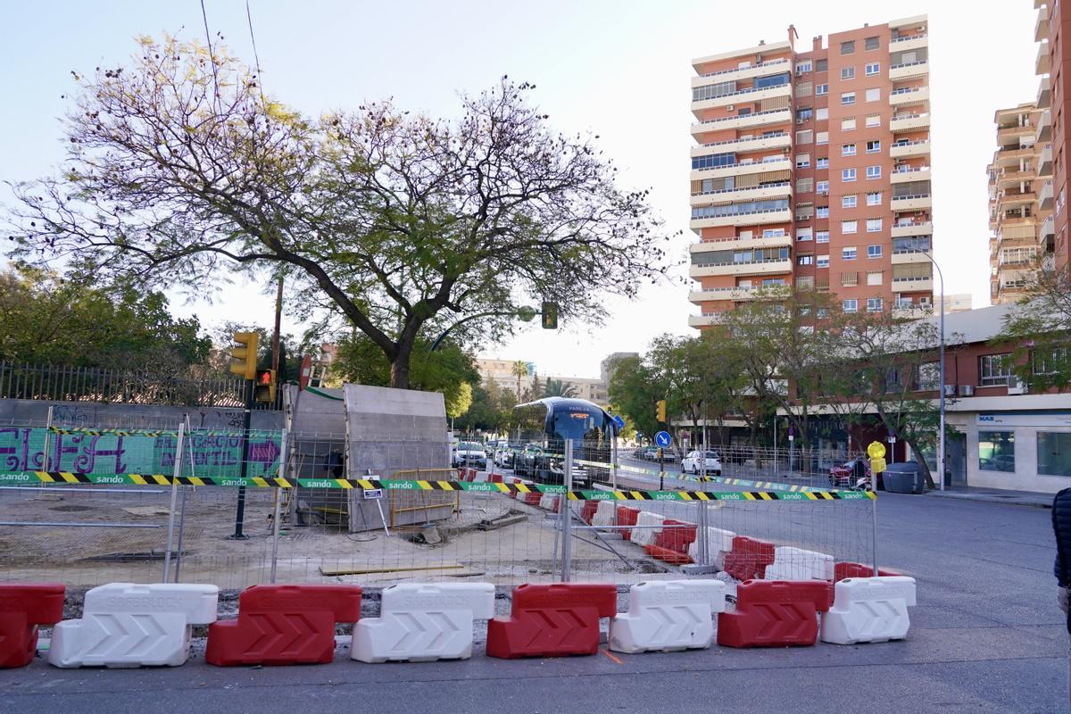 Obras en la calle Hilera para la prolongación del metro de Málaga hasta el Hospital Civil, en marzo de 2024.