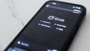 Malasia se suma a bloquear el acceso a Grok por generar imágenes manipuladas obscenas