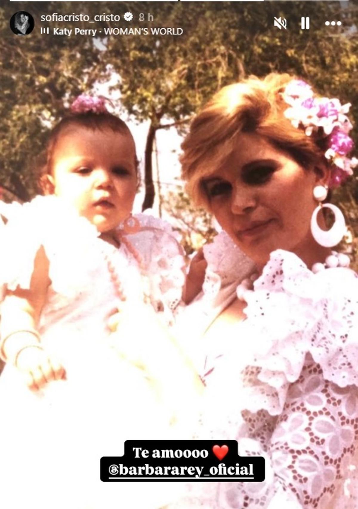 Storie de Sofía Cristo en apoyo a su madre.