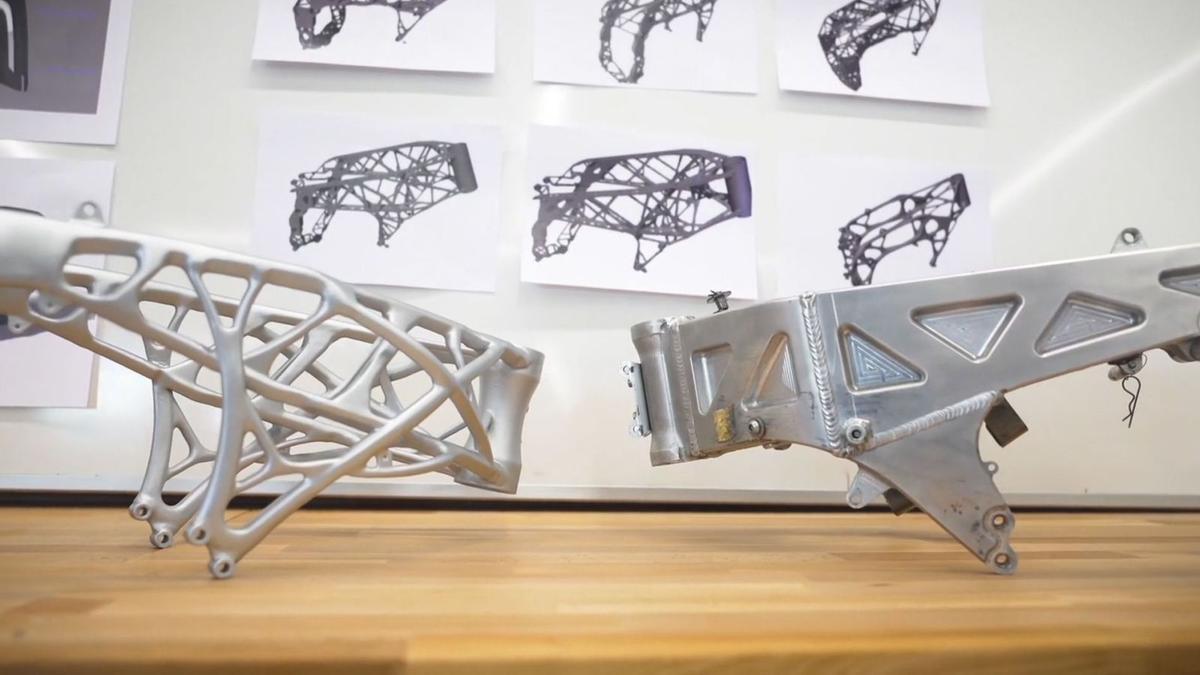 Imágenes de los chasis de acero fabricados en 3D para motos de competición.