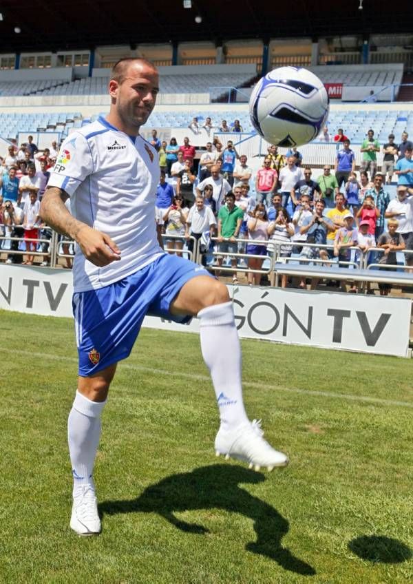 Presentación de Apoño en La Romareda