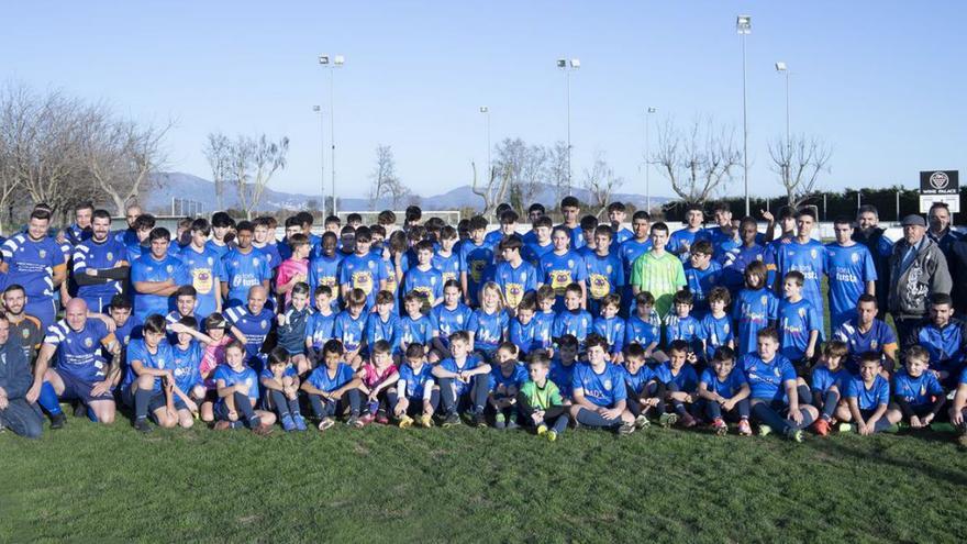 Futbol El CE Fortià presenta els vuit equips per la festa major d’hivern | EDUARD MARTÍ