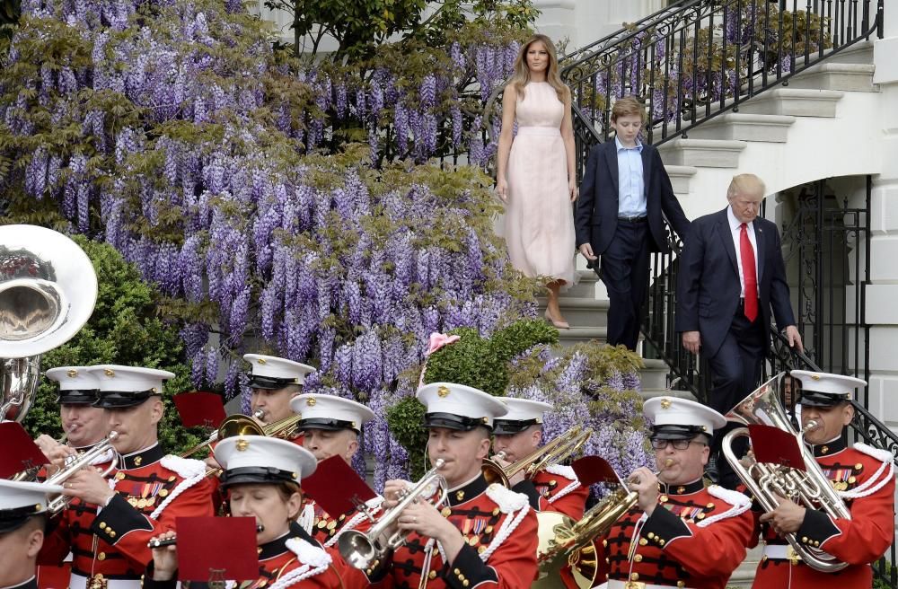 El presidente de Estados Unidos, Donald Trump, y la primera dama, Melania Trump, han participado este lunes en su primera carrera de huevos de Pascua desde que llegaron a la Casa Blanca.