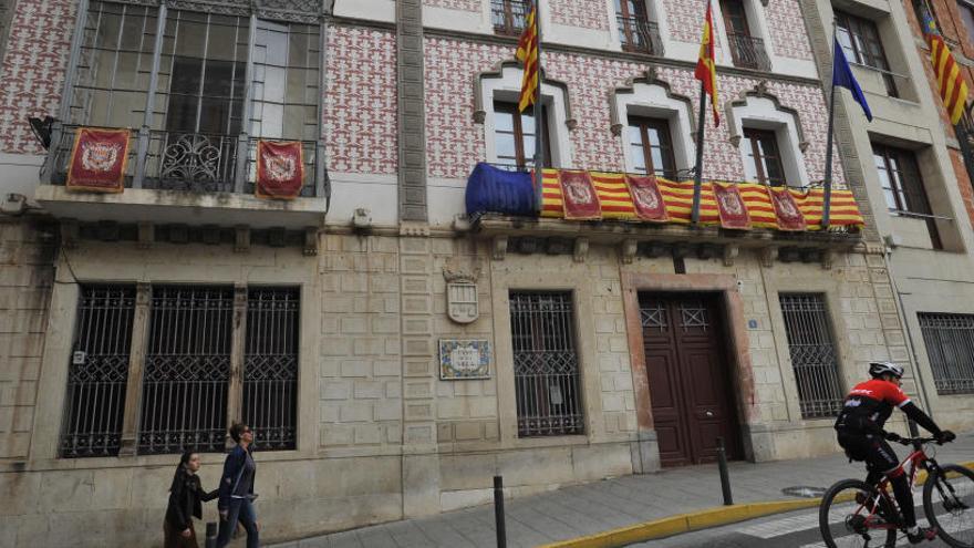 Fachada del Ayuntamiento de Crevillent, en imagen de archivo.