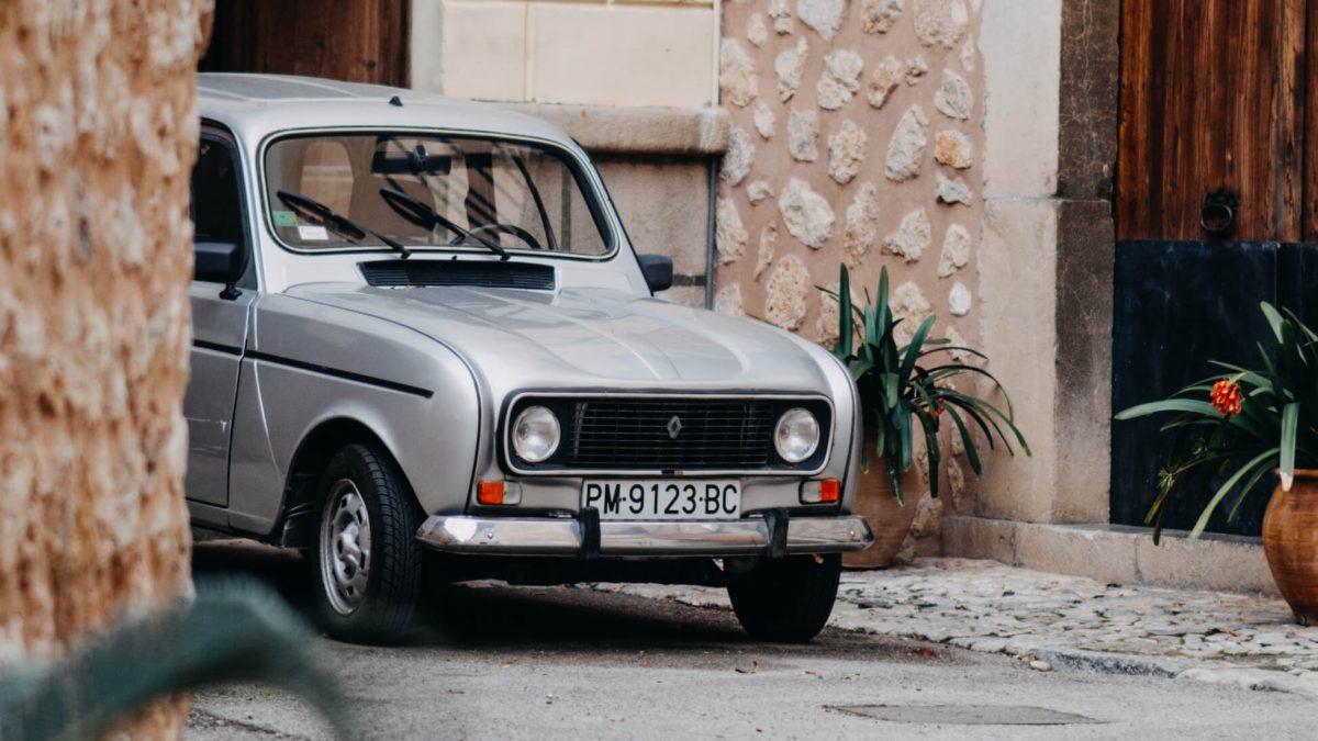 Las matrículas no solo identifican un coche, sino que también permiten situarlo en el tiempo,