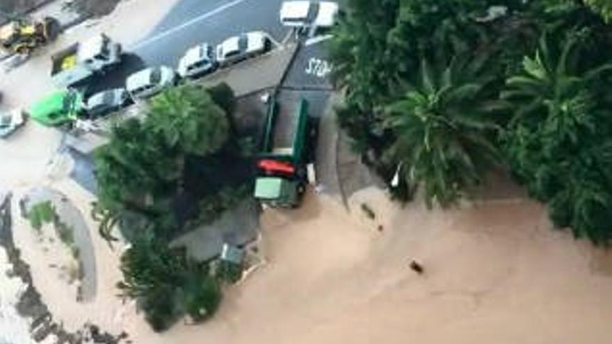 Inundación en el garaje del edificio Reina Mercedes y alrededores