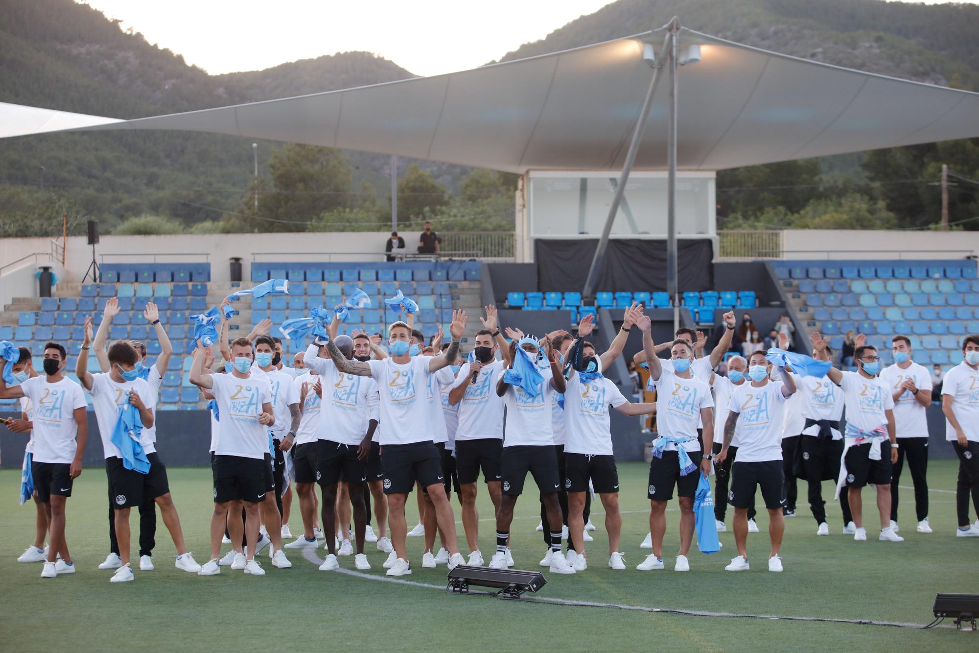 Imágenes de la celebración en casa de la UD Ibiza