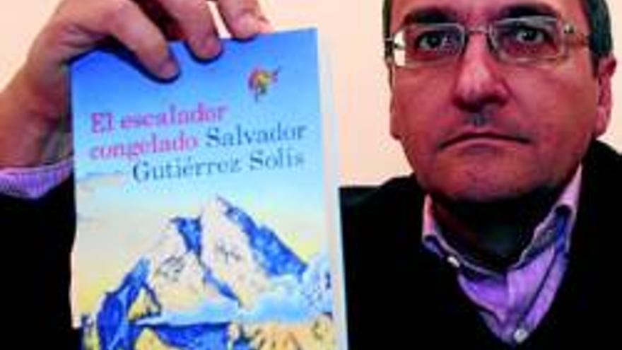 Gutiérrez Solís gana el Premio Andalucía de la Crítica de novela