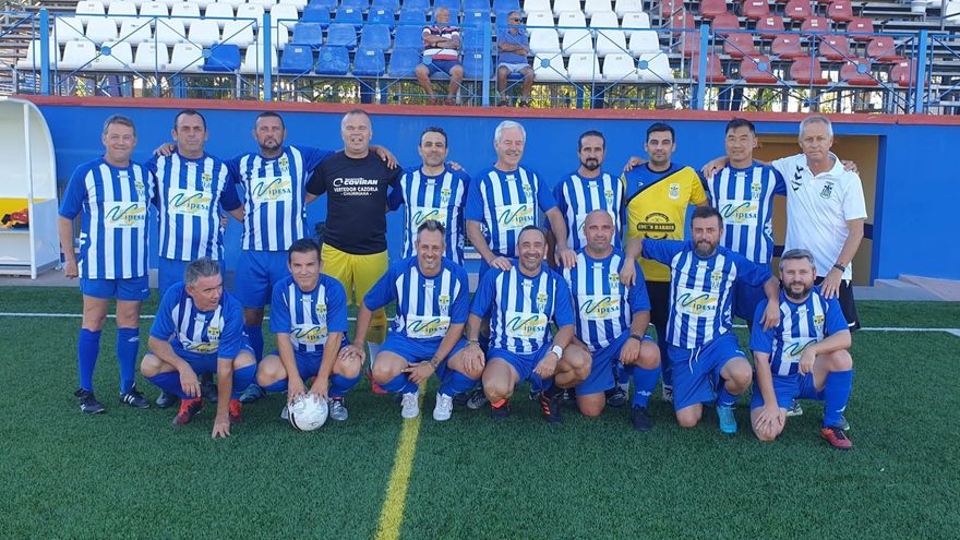 Los veteranos del Deportivo Alhaurín visitan al alcalde