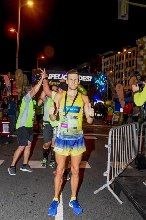 16-11-19 DEPOTES. CALLES DE LA CIUDAD. LAS PALMAS DE GRAN CANARIA. Salida y llegada de la carrera LPA Nigh Run. Fotos: Juan Castro.  | 16/11/2019 | Fotógrafo: Juan Carlos Castro