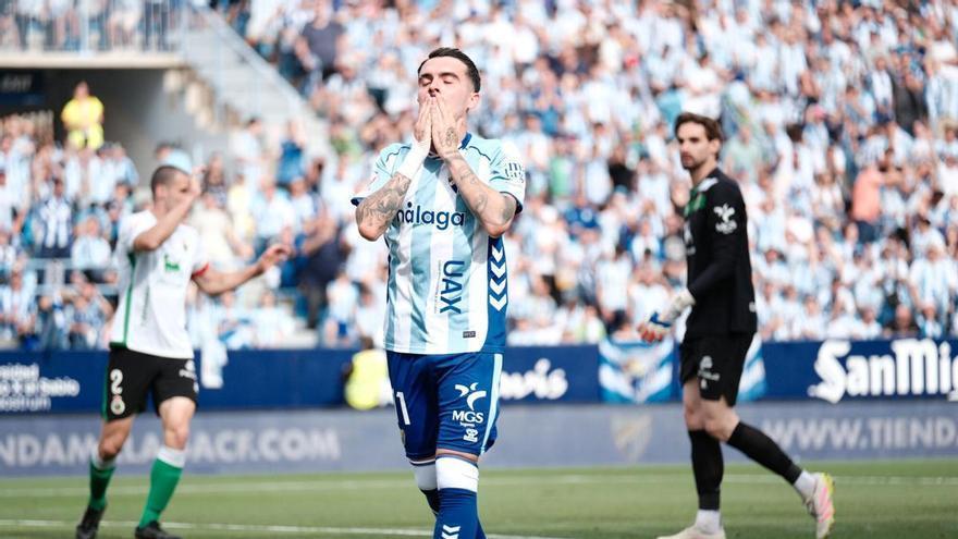 Málaga CF 1-1 Racing: Adiós al ascenso directo y el play off tendrá que ser en la última jornada