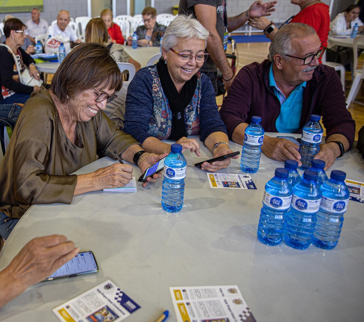 ‘Hackatón sénior’ en L’Hospitalet. Talleres digitales para la gente mayor.