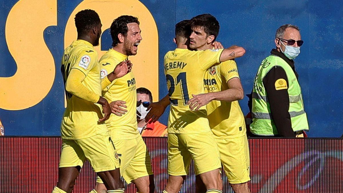 Los jugadores del Villarreal celebran un gol ante el Rayo.