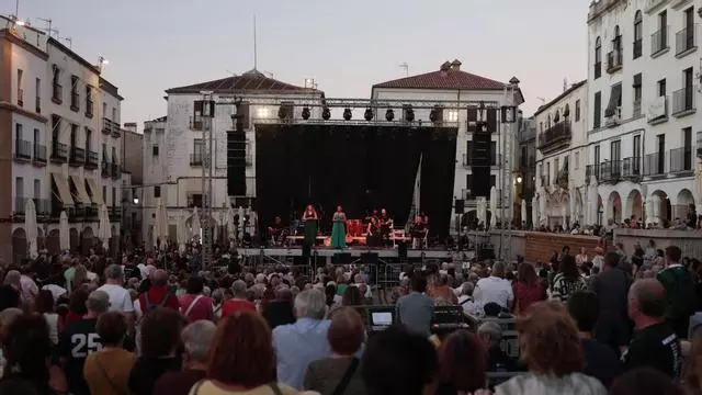 Vídeo | Acetre pone banda sonora a una noche de cultura, arte y patrimonio en Cáceres