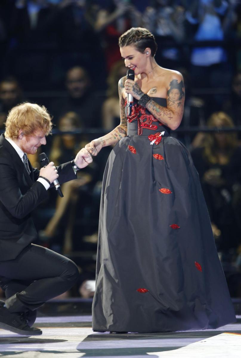 MTV EMA 2015, Ed Sheeran y Ruby Rose