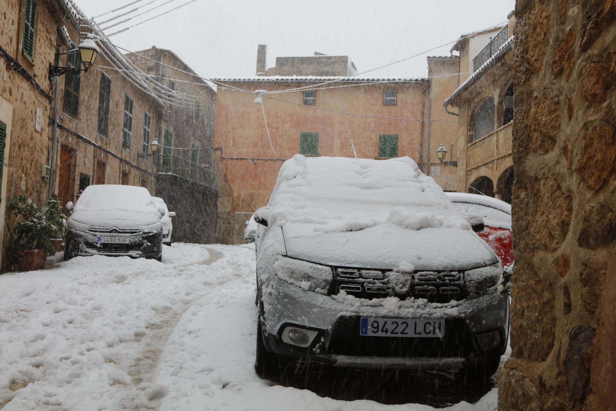 Malerisches Mallorca: Valldemossa im Schnee