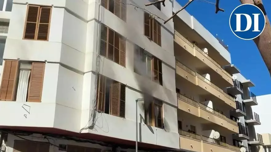 Alarma por un  incendio en una vivienda en el centro de Ibiza